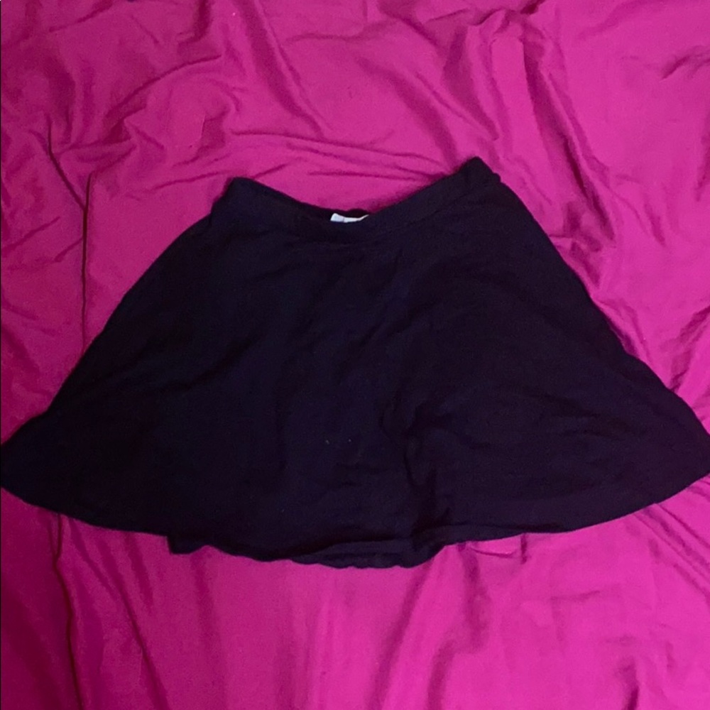 Black loose skirt
